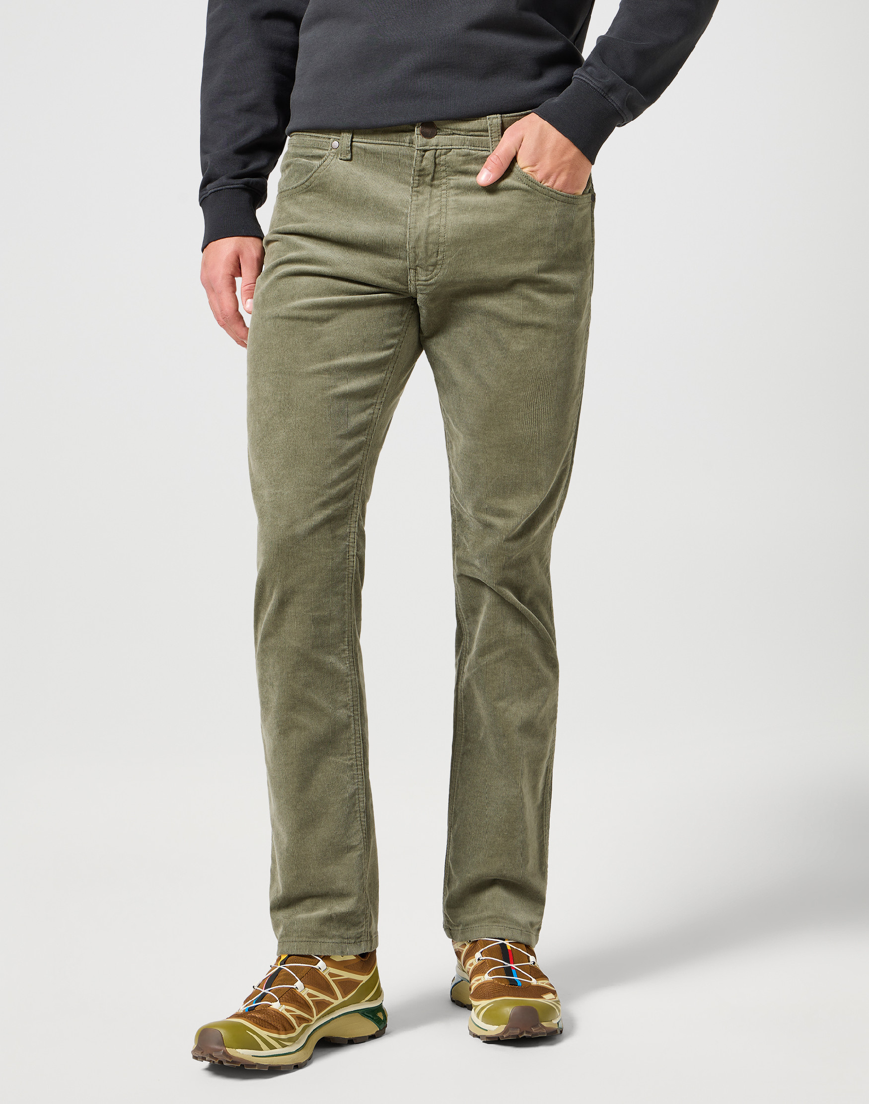 Pánské manšestrové kalhoty WRANGLER 112356861 GREENSBORO STRETCH Dusty Olive Velikost Pas/Délka: 40/32