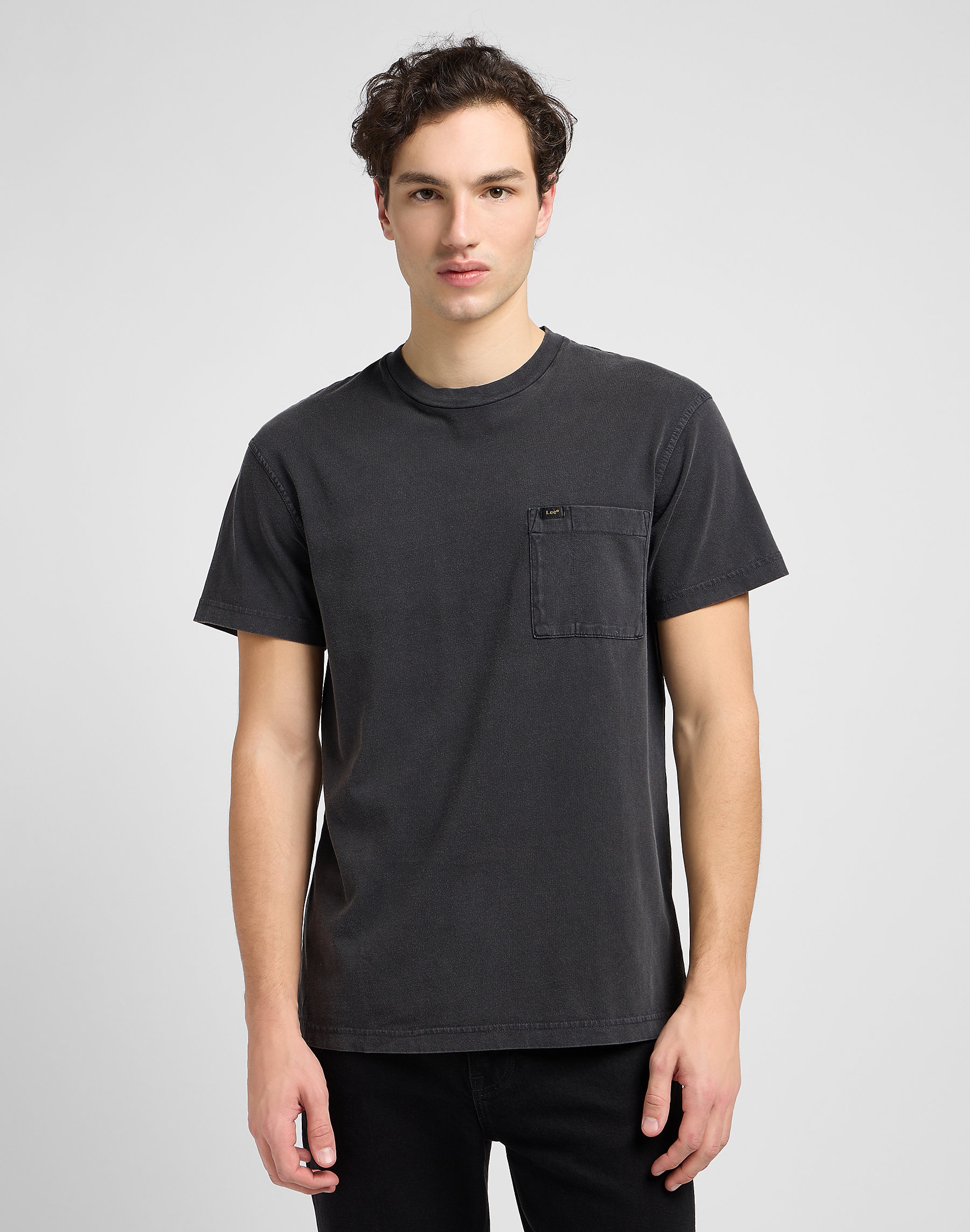 Pánské tričko LEE LL02FPON 112334746 RELAXED POCKET TEE Washed Black Velikost: M