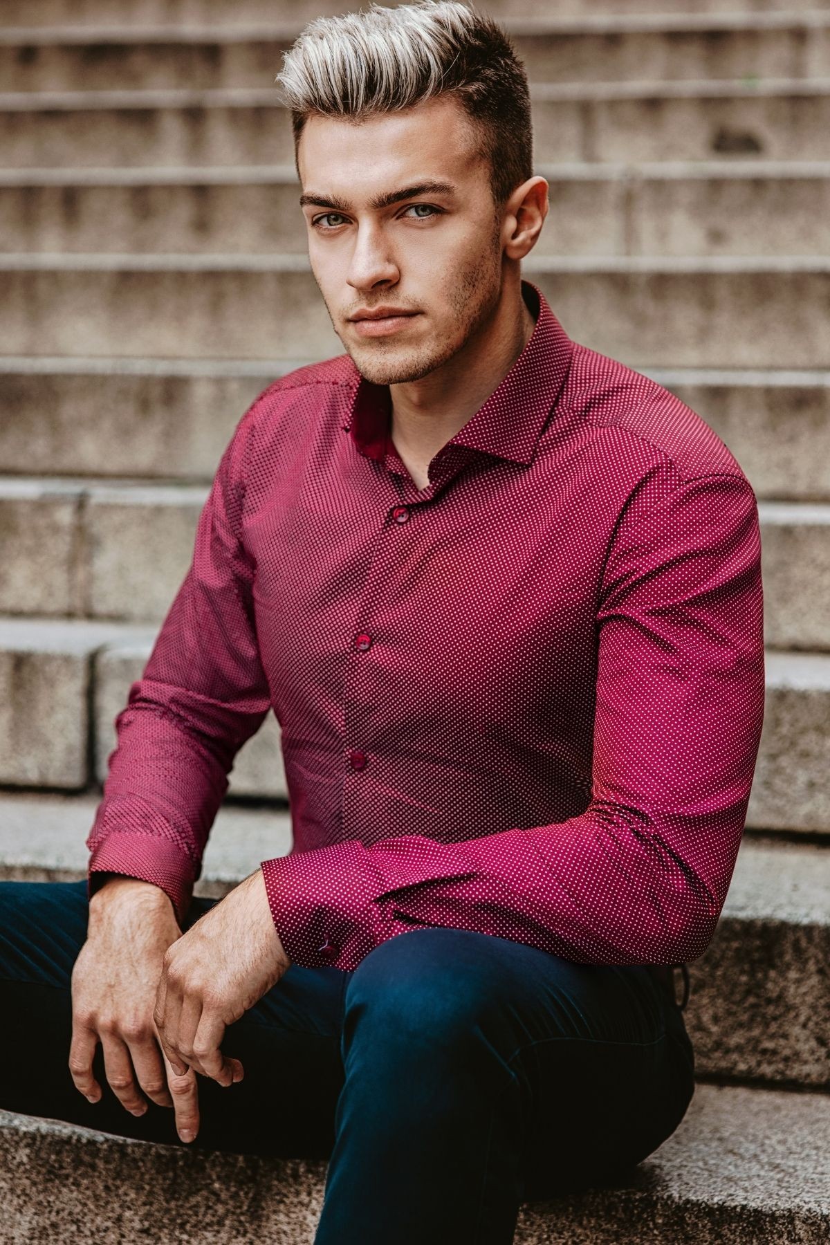 Pánská košile dlouhý rukáv VILLARO by MMER A071DSL B Slim Fit červená s puntíky Velikost: 42