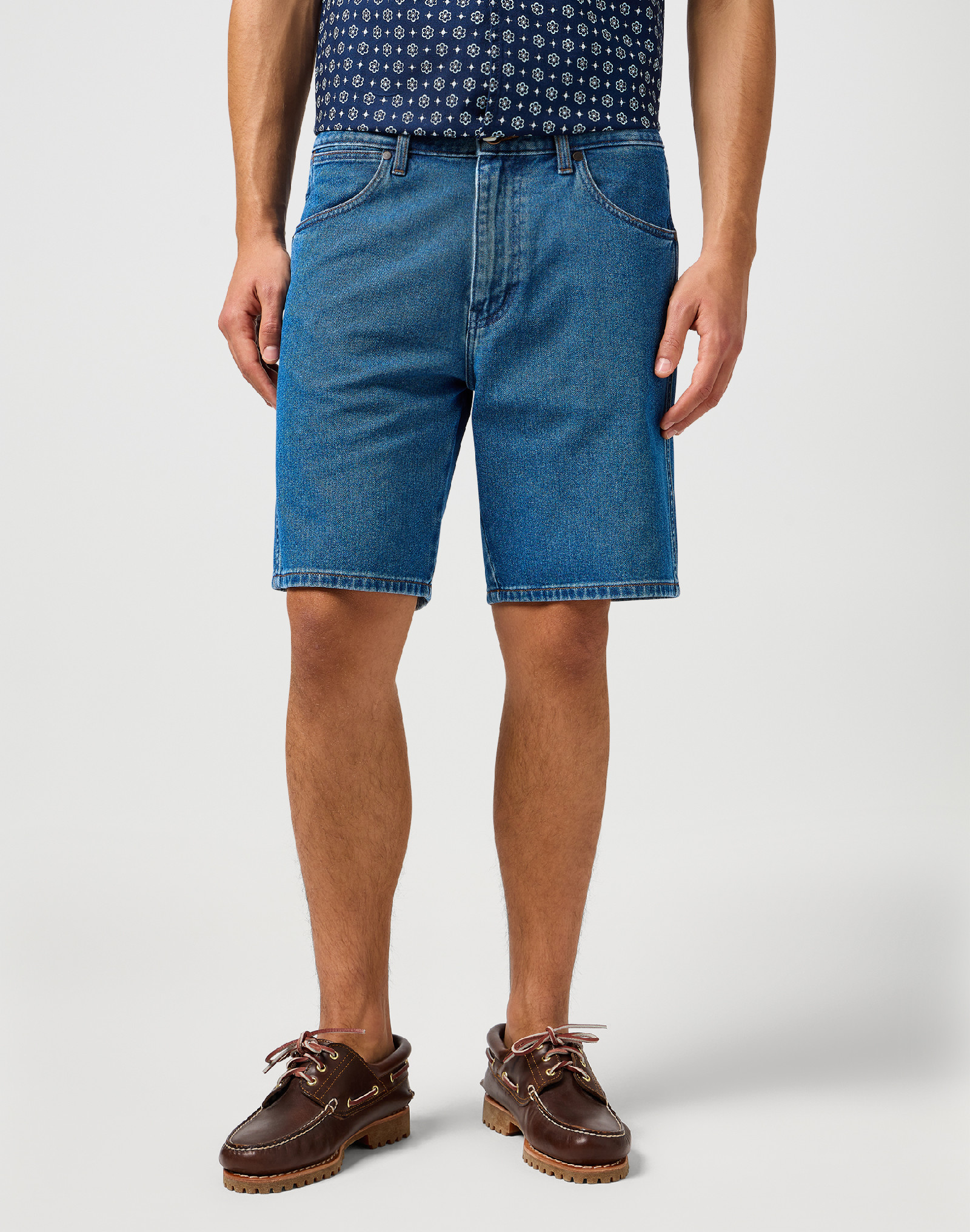 Pánské džínové šortky WRANGLER 112362493 FRONTIER SHORT Dark Stone Velikost: 31