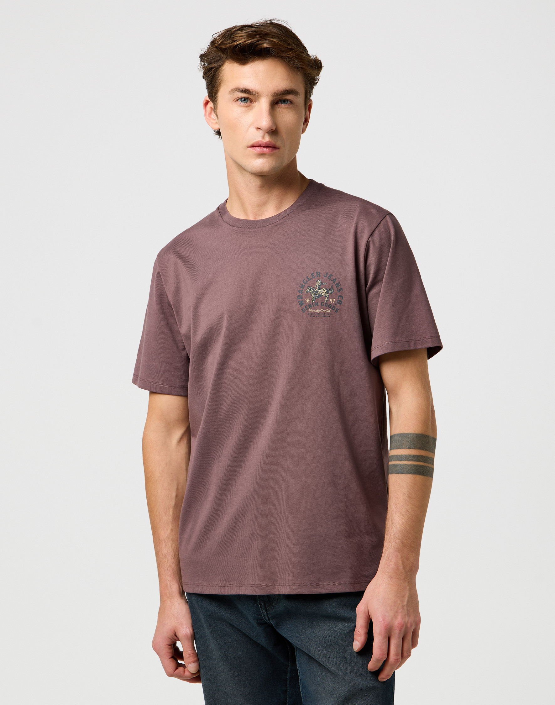 Pánské tričko WRANGLER 112371472 SMALL GRAPHIC TEE Peppercorn Velikost: XXL