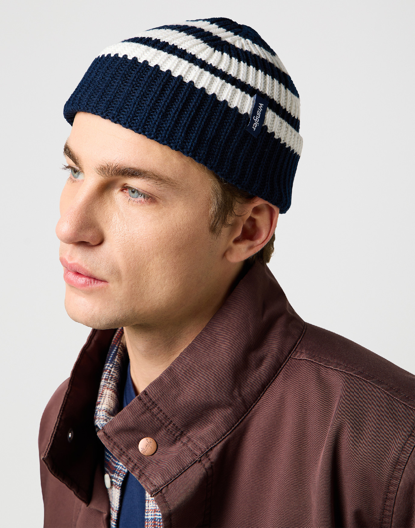 LEE Čepice WRANGLER 112372408 STRIPED BEANIE Dark Navy Univerzální velikost: jedna velikost