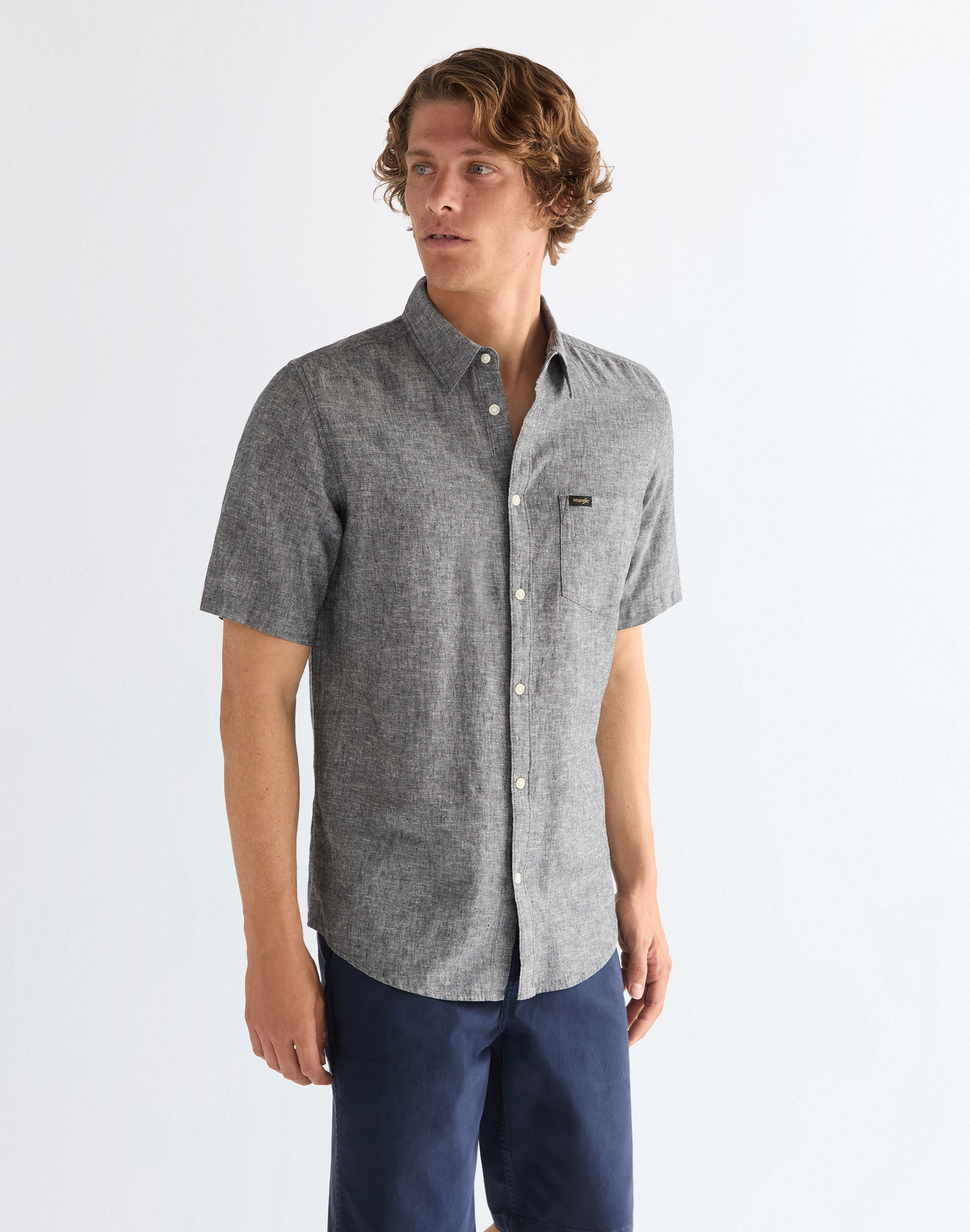 Pánská lněná košile krátký rukáv WRANGLER 112378044 SS 1 PKT SHIRT Dark Navy Velikost: S