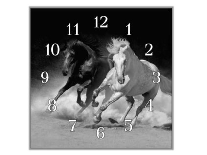 Nástěnné hodiny 30x30cm bílý a černý kůň v prachu (Materiál kalené sklo)