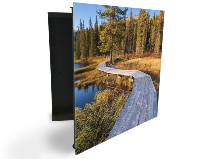 Glasdekor skříňka na klíče - dřevěná cesta okolo jezera v lese (Barva skříňky Černá, Otevírání Pravé)