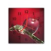 Nástěnné hodiny 30x30cm ovoce červené jablko na červeném podkladu (Materiál kalené sklo)