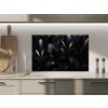 Sklo do kuchyně luxusní černé květy, zlaté detaily (Rozměr 60 x 150 cm)
