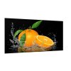 Sklo do kuchyně pomeranč ve vodě na černém (Rozměr 60 x 150 cm)