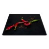 Skleněné prkénko chilli na černém pozadí (Prkénko 40x30cm)