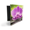 Glasdekor skříňka na klíče - velký fialový květ orchideje na kameni (Barva skříňky Černá, Otevírání Pravé)