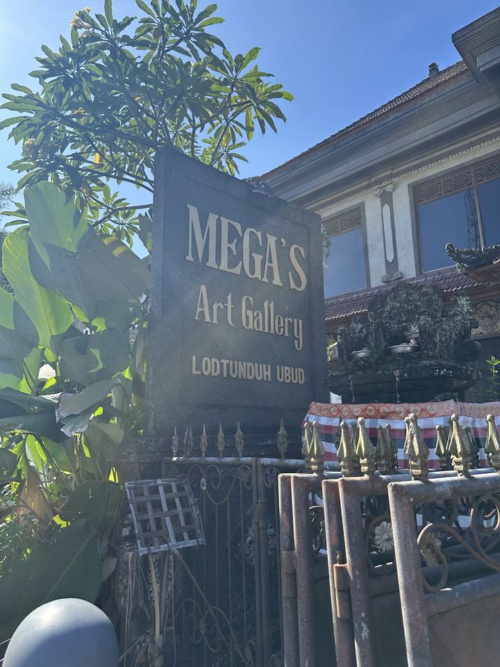 Vývěsní štít Mega's Art Gallery ve vesnici Lodtunduh u Ubudu