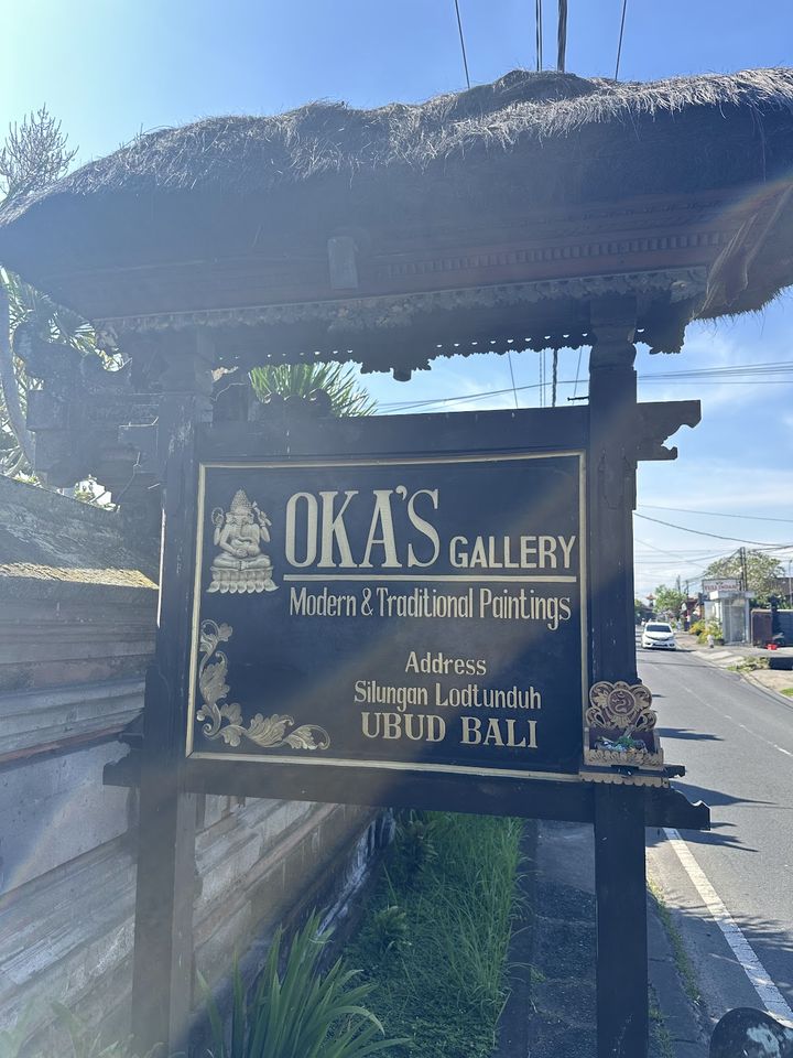 Vývěsní štít Oka's Gallery s moderními a tradičními obrazy, Lodtunduh, Ubud