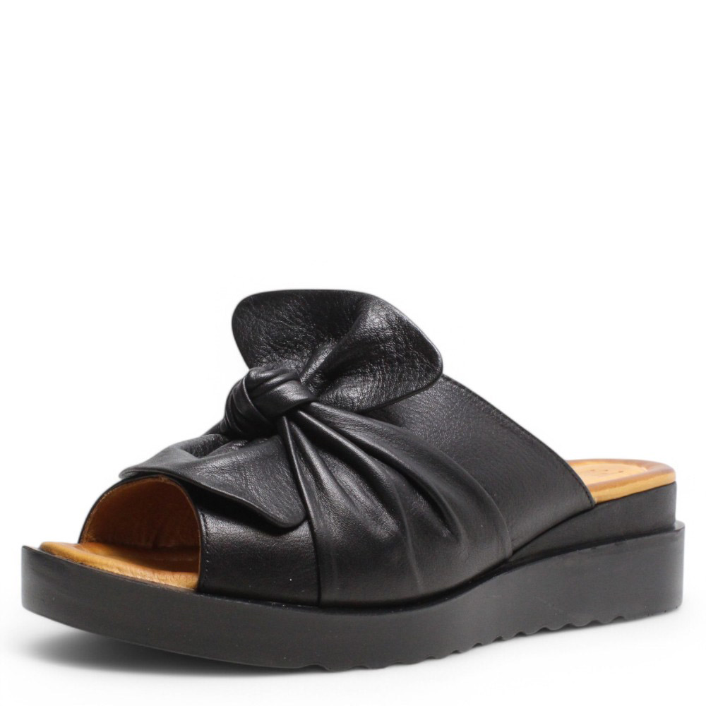 DÁMSKÉ PANTOFLE WILD 037 833 53 ČERNÁ Barva: Černá