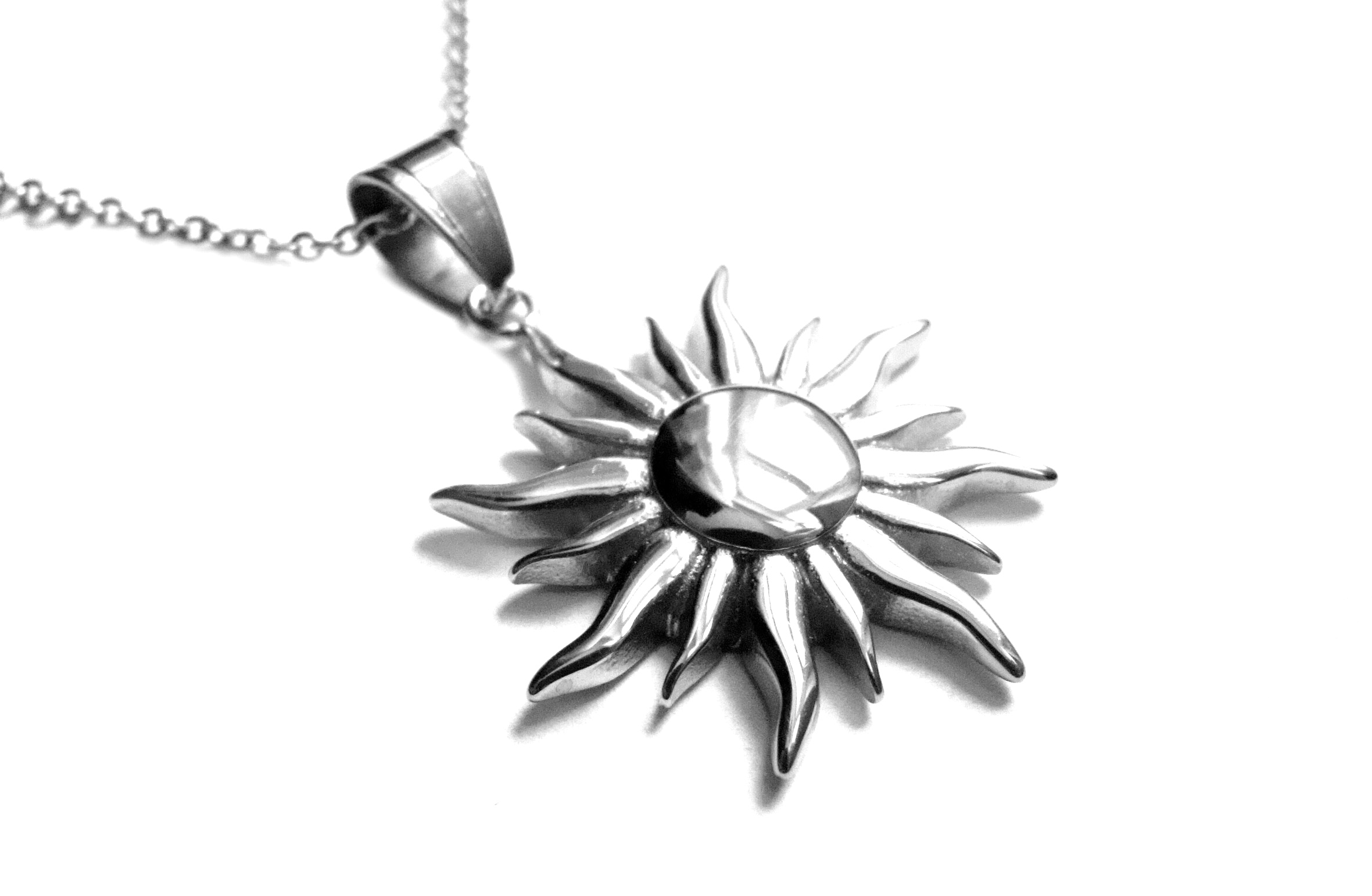 Levně Steel Jewelry Náhrdelník slunce z chirurgické oceli NH151107