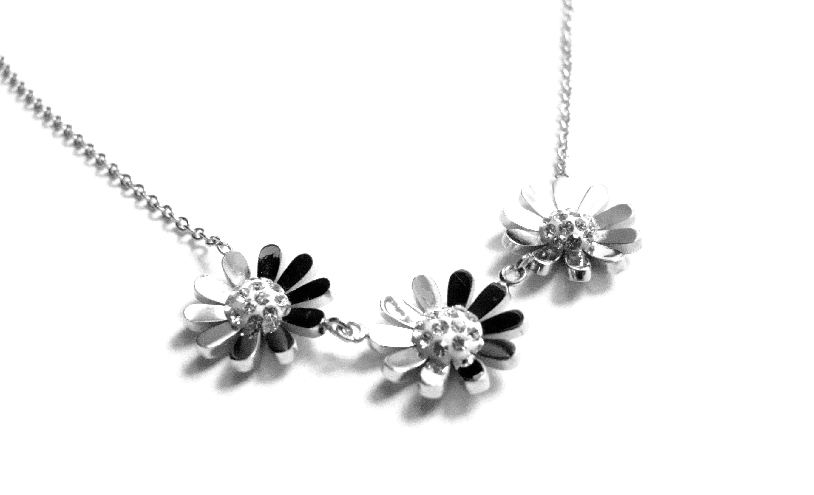 Levně Steel Jewelry Náhrdelník kopretiny z chirurgické oceli NH161203