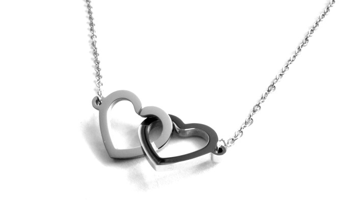 Levně Steel Jewelry Náhrdelník propojené srdce z chirurgické oceli NH090375