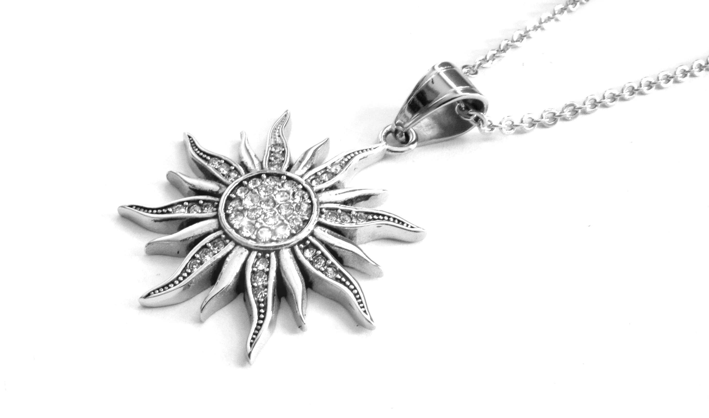 Levně Steel Jewelry Náhrdelník slunce z chirurgické oceli NH140132