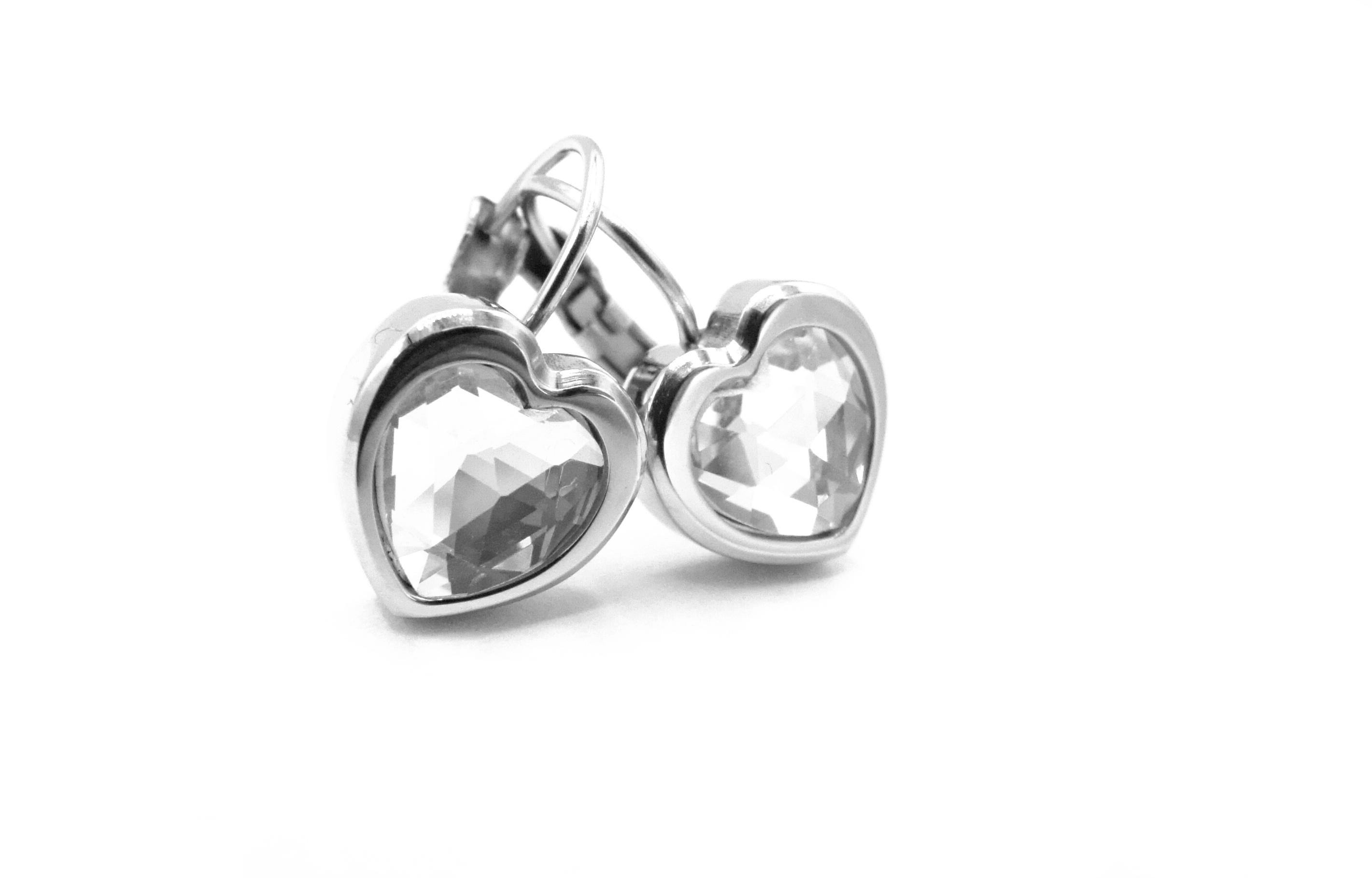 Steel Jewelry Náušnice srdce bílé z chirurgické oceli NS220113