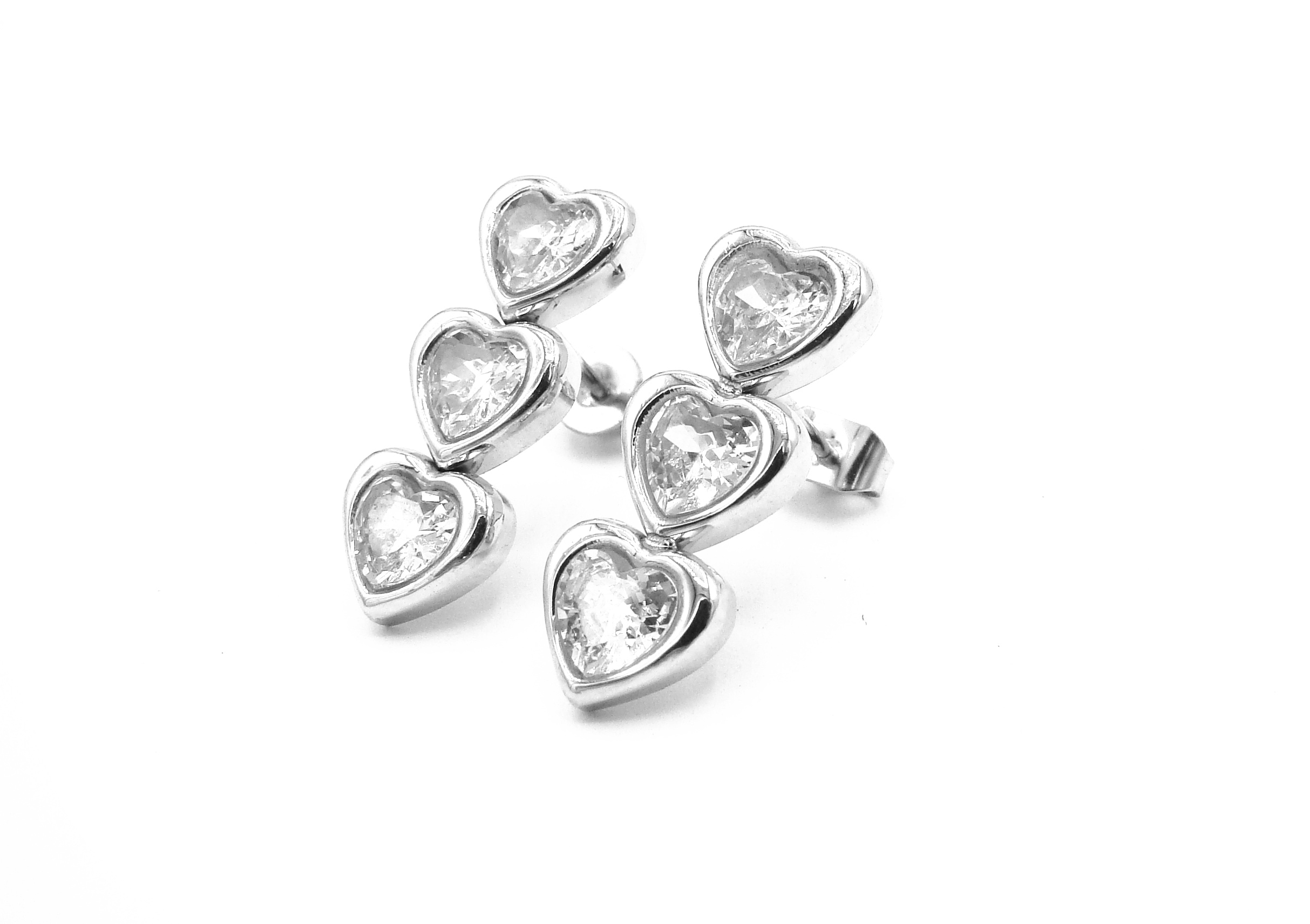 Levně Steel Jewelry Náušnice BÍLÉ SRDCE z chirurgické oceli NS231267