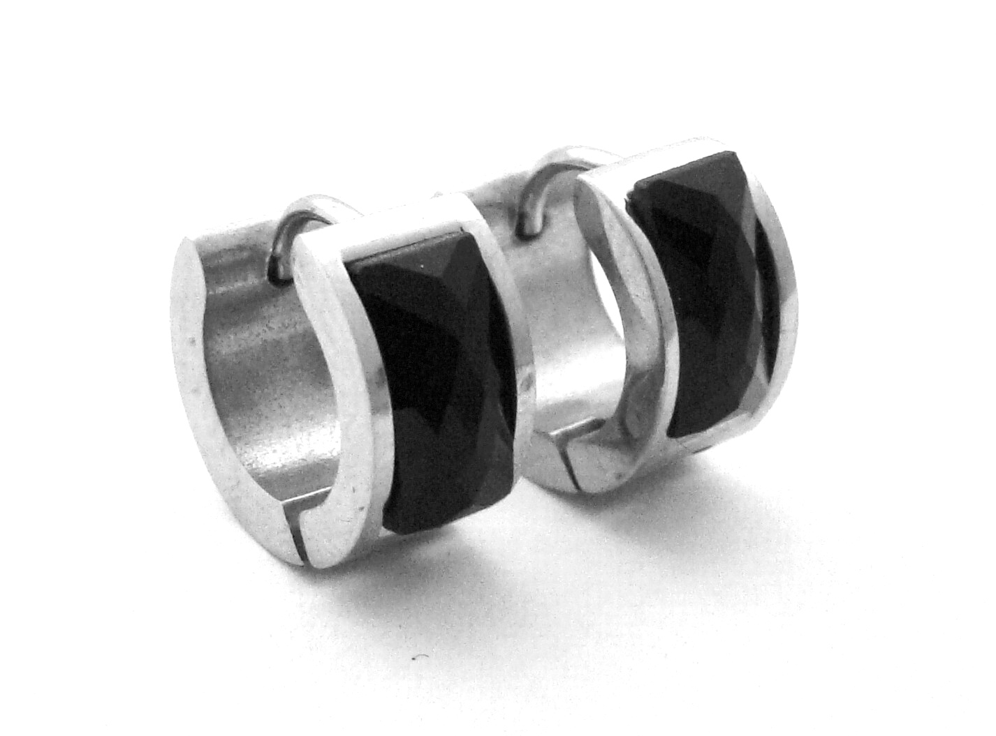 Steel Jewelry Náušnice kroužky s černým kamínkem z chirurgické oceli NS090343