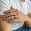 Pánský rotační černý prsten z chirurgické oceli - řecký vzor