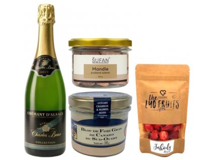 Bublinky v champagne stylu s luxusním bloc de foie gras, sušenými jahodami a praženými mandlemi OceněnáVína CZ