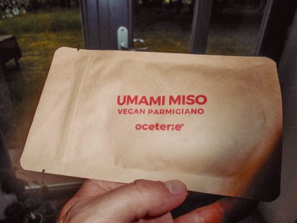 umami koření sušené miso aka vegan parmigiano