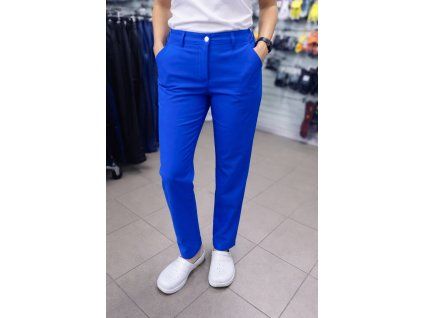 Modré pracovné nohavice v obchode