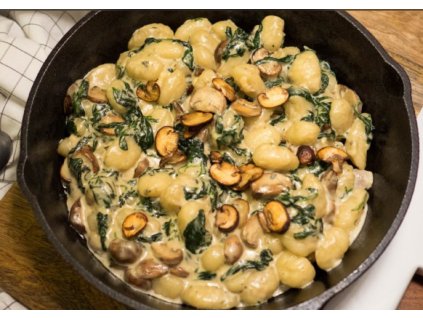 Gnocchi se smetanou, špenátem a hříbky