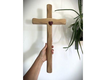 Dubový kříž 50 cm se srdcem č. 135