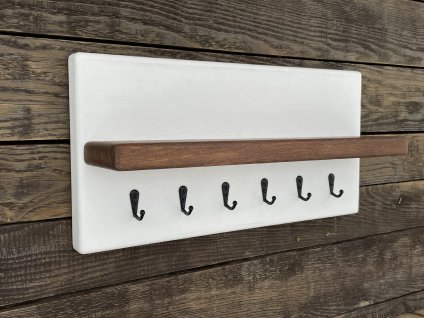 Dubová polička s háčky