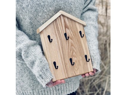 Věšák na klíče ve tvaru domečku