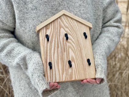 Věšák na klíče ve tvaru domečku