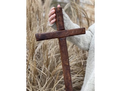 Kříž 50 cm s vrypy hrubý - tmavě hnědý
