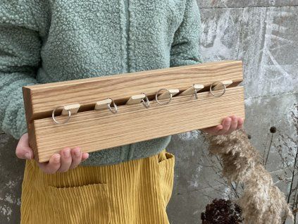 Jasanový věšák na klíče