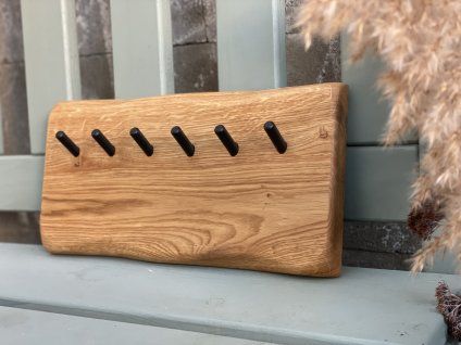 Dubový věšák na klíče