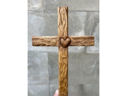 Kříž k zavěšení se srdcem 50 cm
