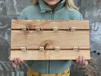 Jasanový věšák na klíče