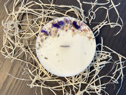 svíčka "mezi květy"