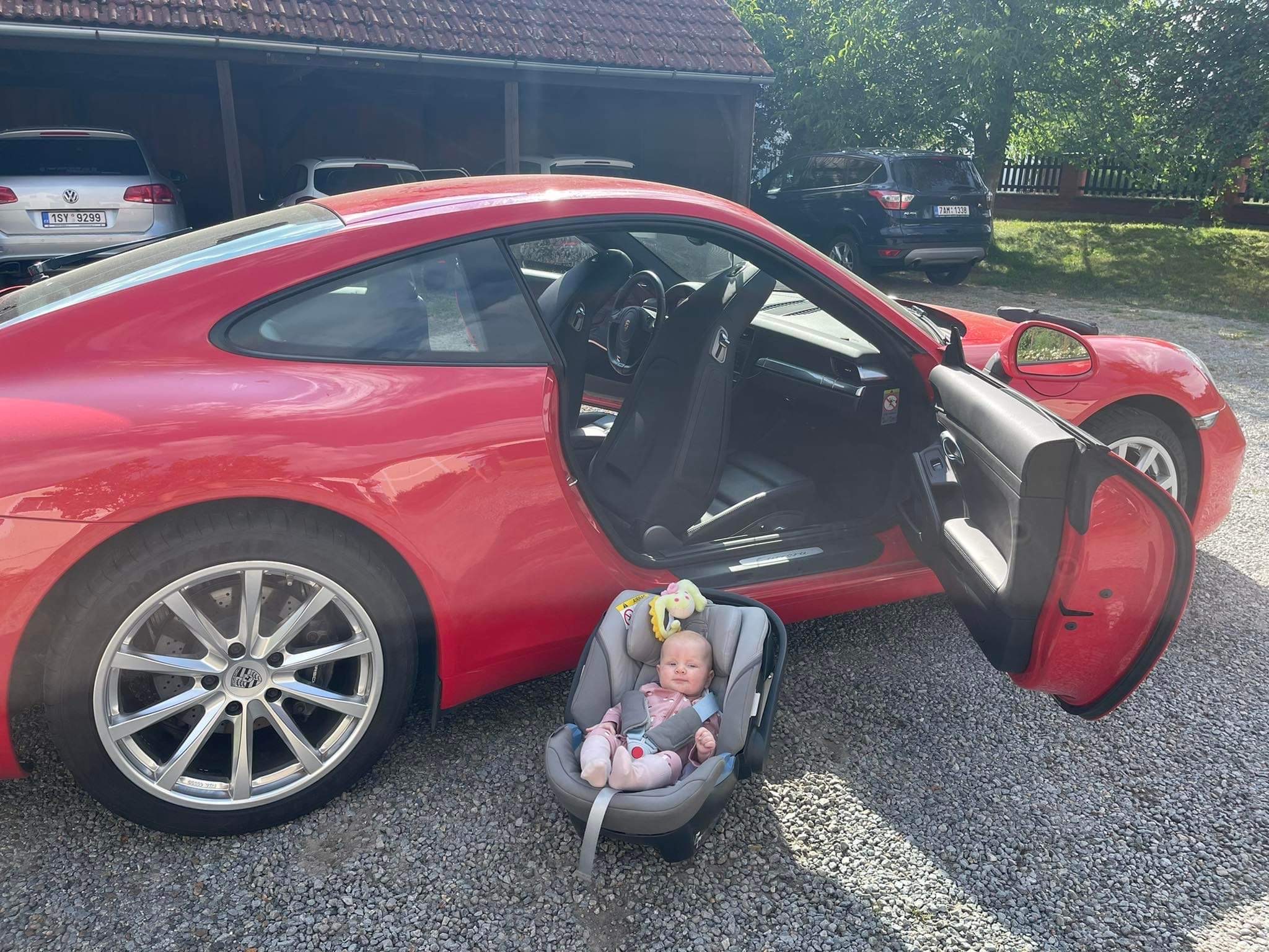 porsche-sedacka-jako-miminkovnik