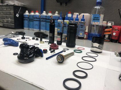 Pokročilé opravy + servis odpružení