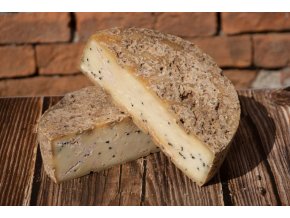 Konopáč zrající sýr polotvrdý