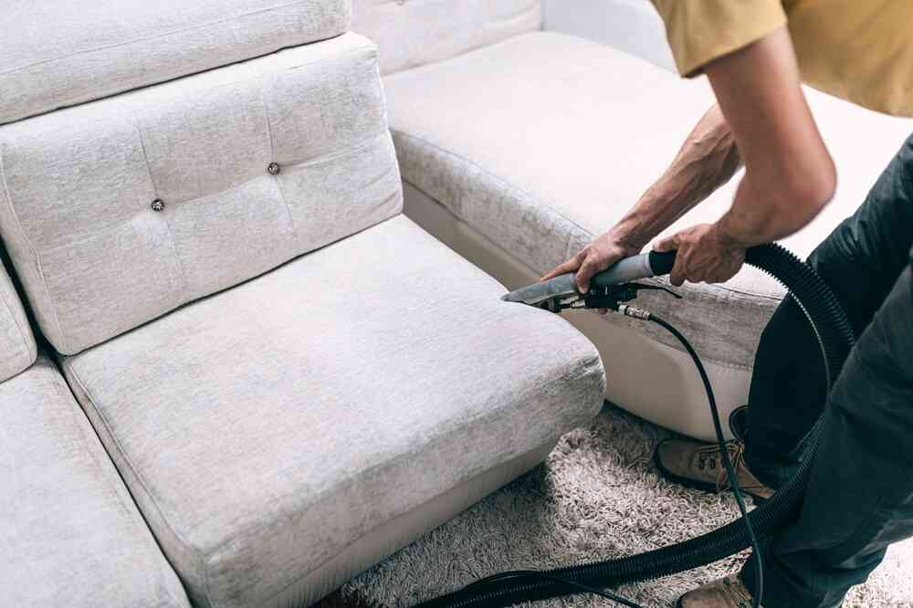 Jak vyčistit sedačku aneb péče o různé potahové materiály