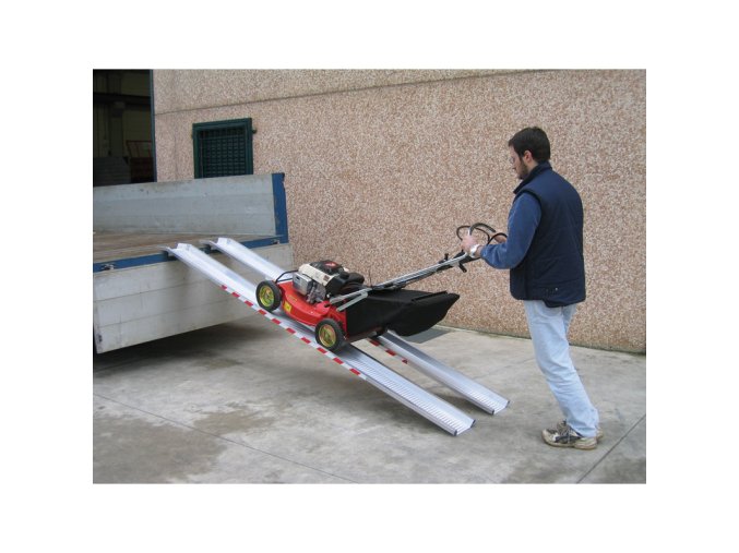Hliníkové nájezdové rampy s vedením, pár, 3500x155 mm, 423 - 493 kg