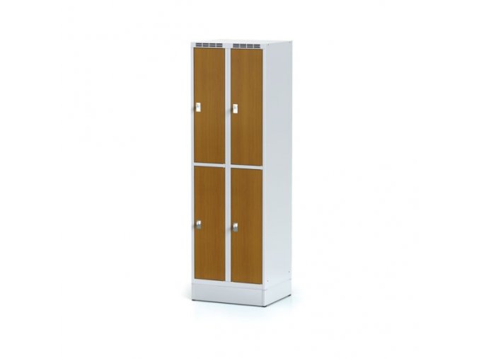 Šatní skříňka na soklu s úložnými boxy, 4 boxy 300 mm, laminované dveře třešeň, cylindrický zámek