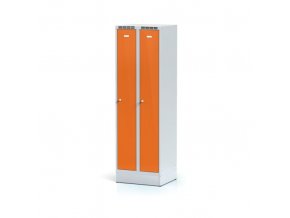 Kovová šatní skříňka na soklu, oranžové dveře, otočný zámek