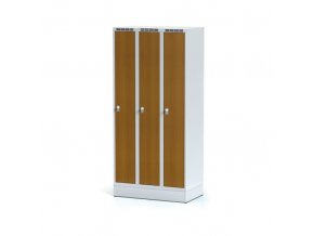 Šatní skříňka na soklu, 3-dveřová, laminované dveře třešeň, cylindrický zámek