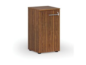 Nízká kancelářská skříň s dveřmi PRIMO WOOD, 740 x 400 x 420 mm, ořech