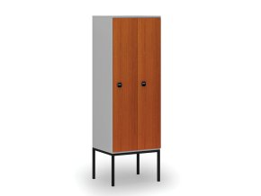 Dřevěná šatní skříňka s podnoží, 2 oddíly, 1871 x 600 x 500 mm, RFID zámek, šedá/třešeň