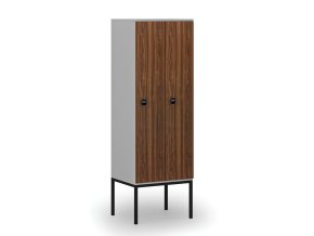 Dřevěná šatní skříňka s podnoží, 2 oddíly, 1871 x 600 x 500 mm, RFID zámek, šedá/ořech
